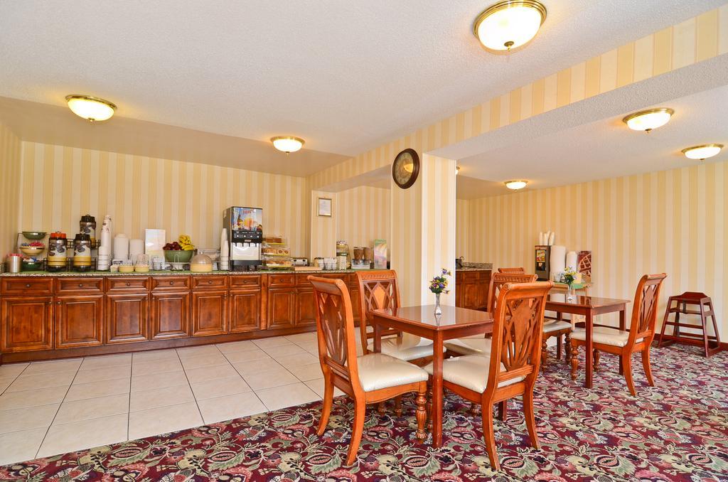 Stayapt Suites Alexandria-Fort Belvoir Ресторант снимка